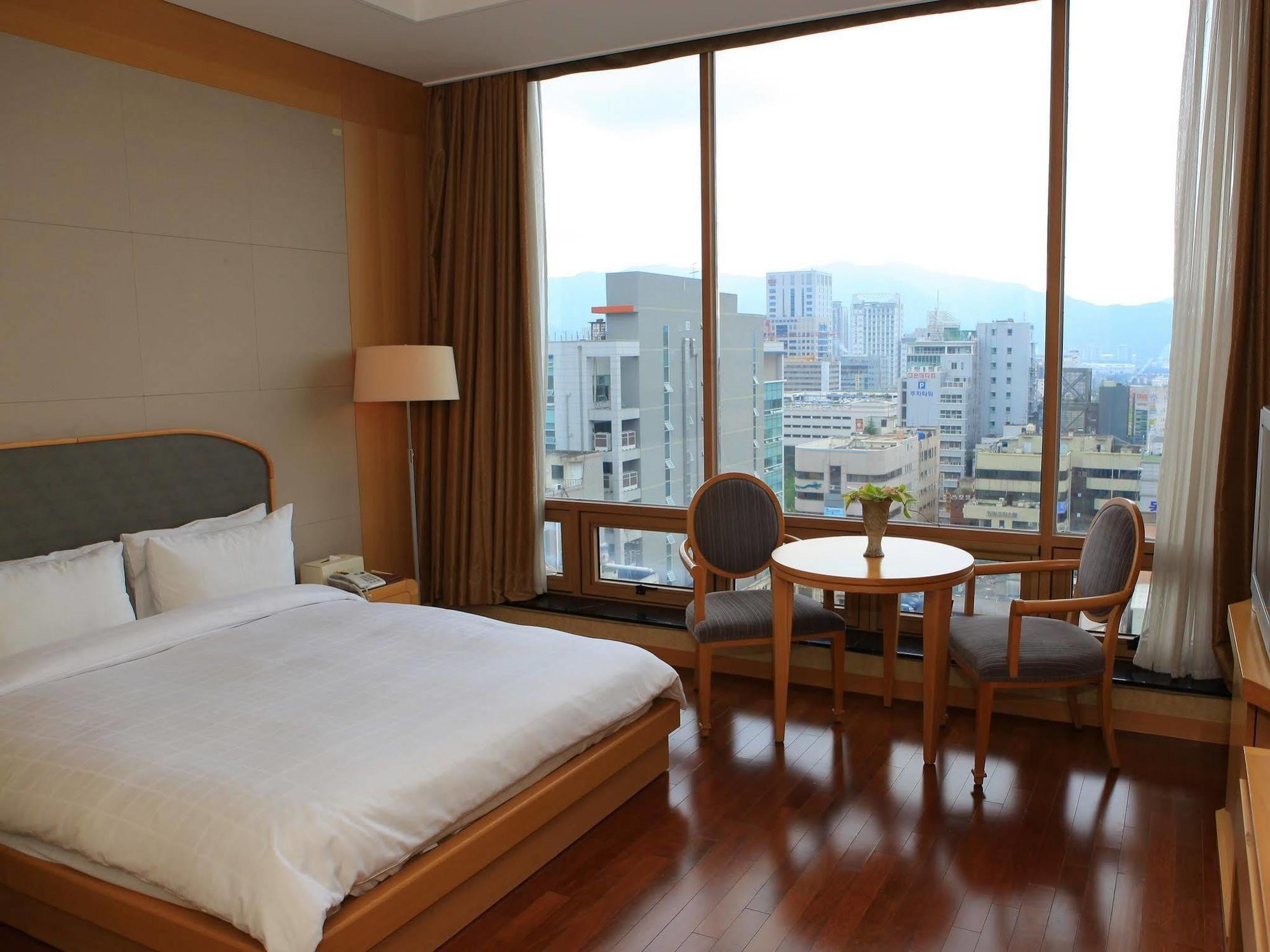 Hotel Avenue Changwon Exterior photo