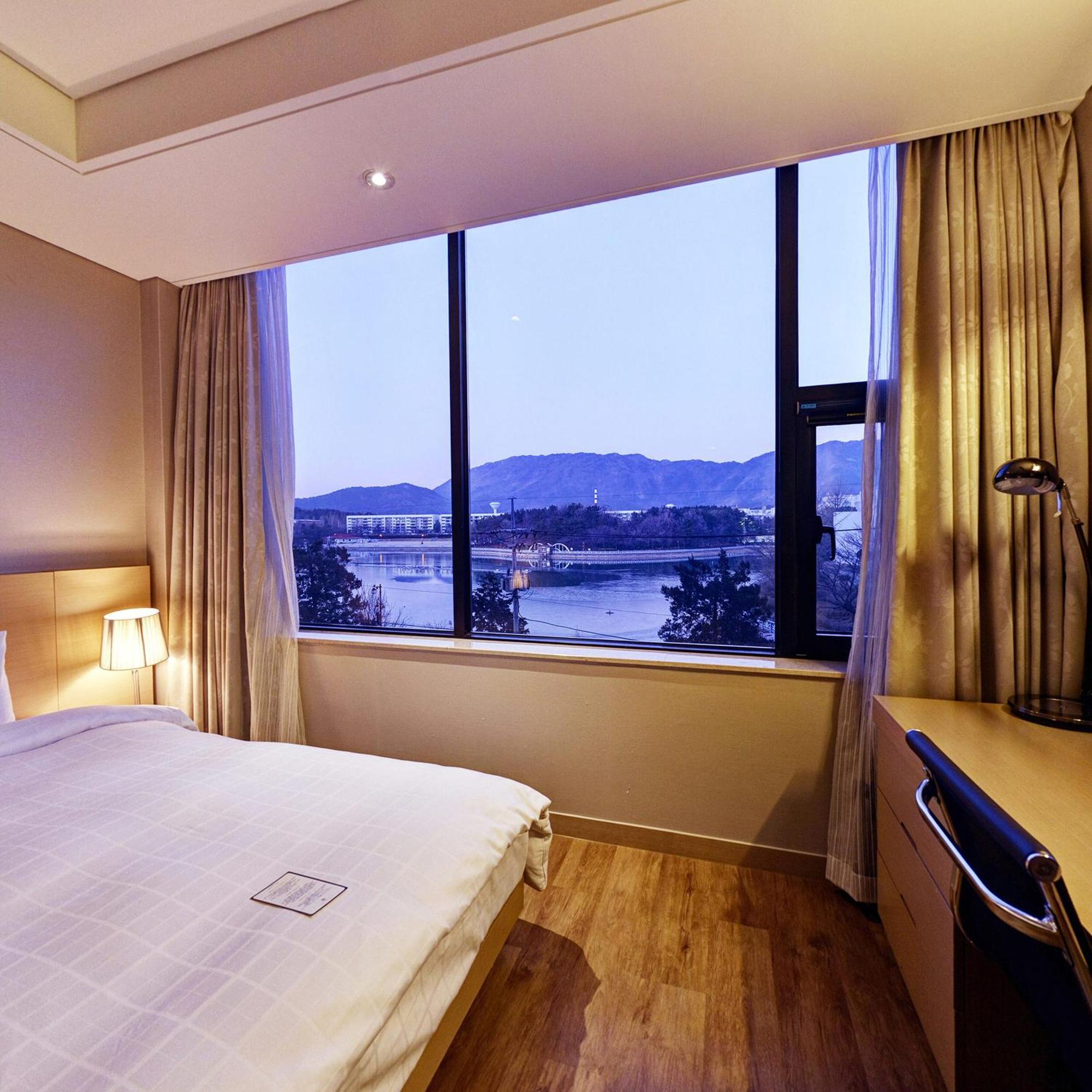 Hotel Avenue Changwon Exterior photo