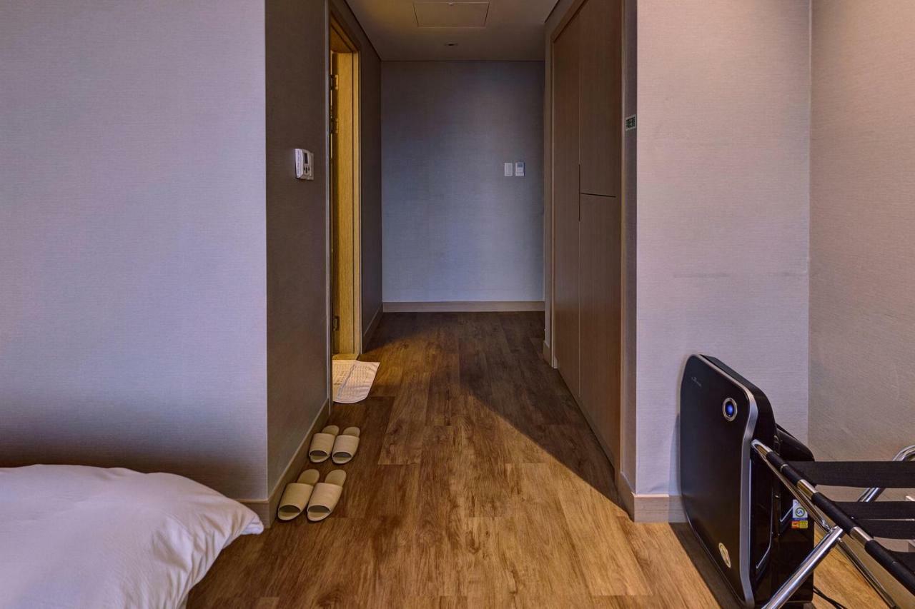 Hotel Avenue Changwon Exterior photo